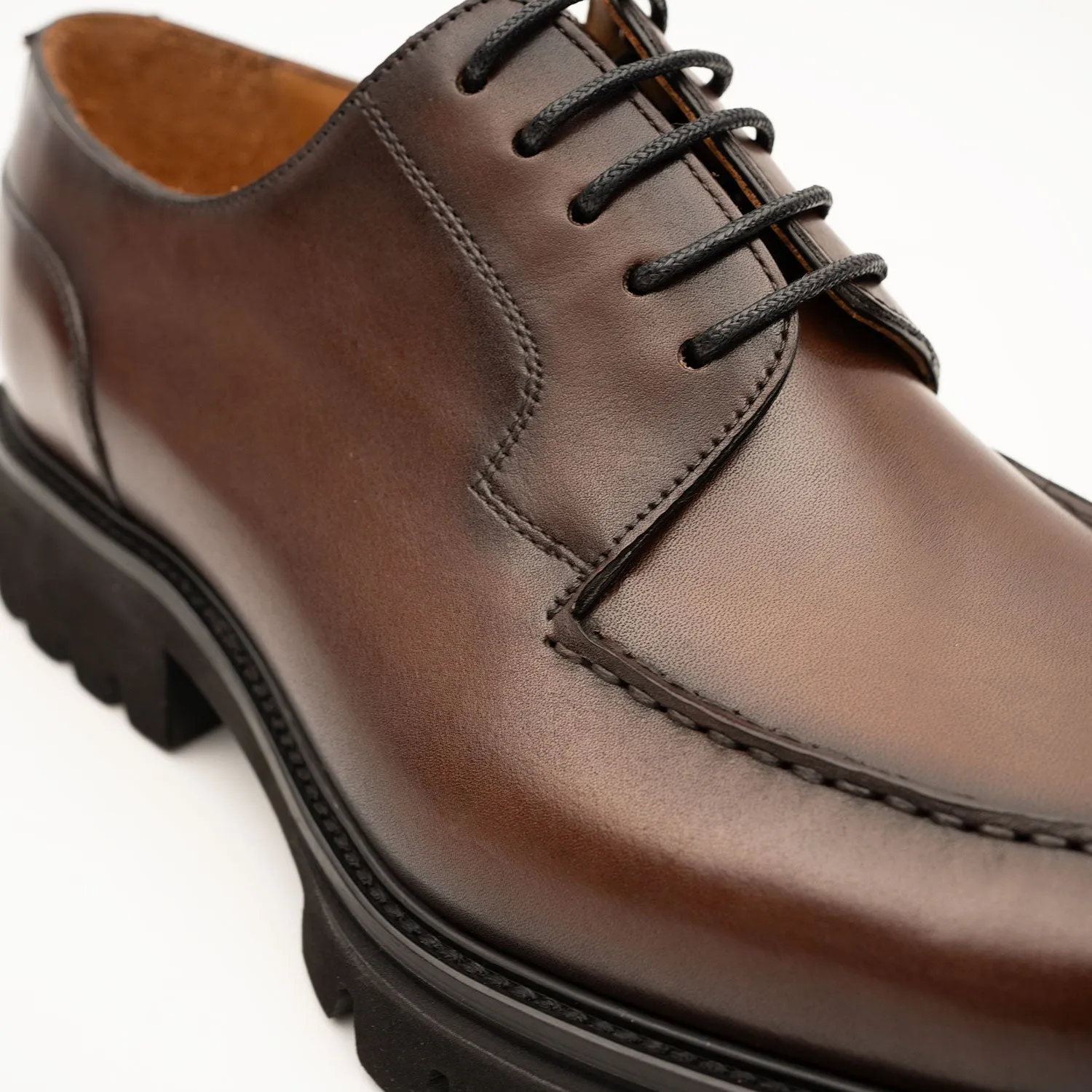 Men's Classic Brown Derby Leather Shoes with Lug Sole